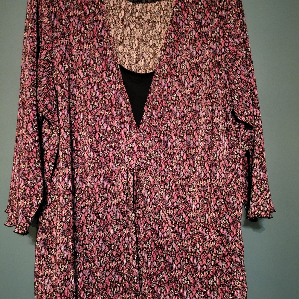 Plus size top - Picture 2 of 2